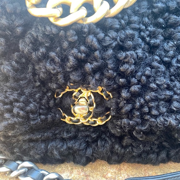 🖤 Rare Sherpa/ shearling authentic CHANEL 19 chain large bag / purse 🖤 - Picture 3 of 17